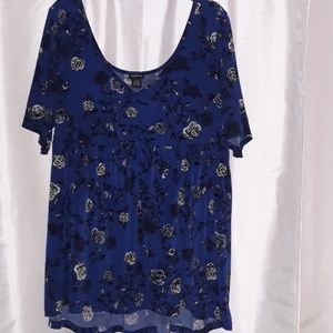 New Torrid S/S Floral Pleated Tunic